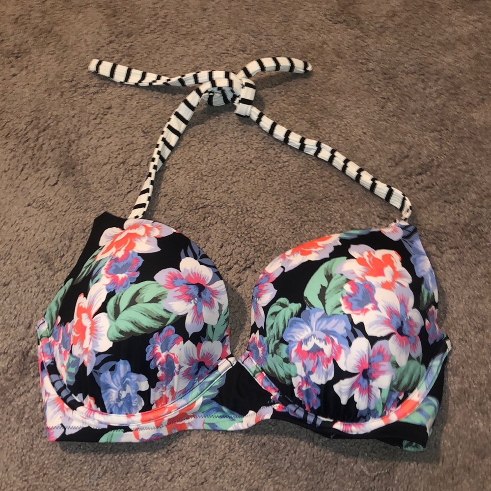 Never worn before bikini top!!!